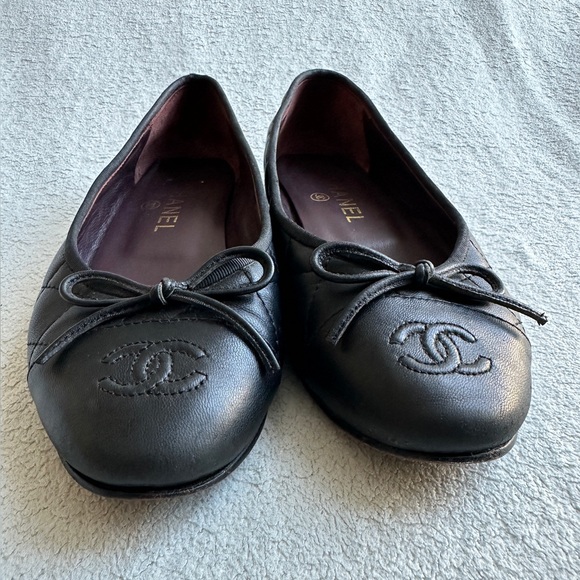 Chanel Black Quilted Leather CC Logo Classic Cap Toe Ballet Flat Shoe 36 - US 6 - Picture 5 of 14